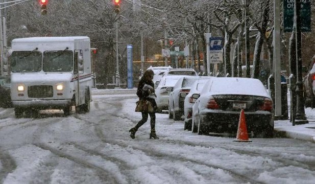 Kar fırtınası nedeniyle ABD'de 3046 uçak seferi iptal edildi