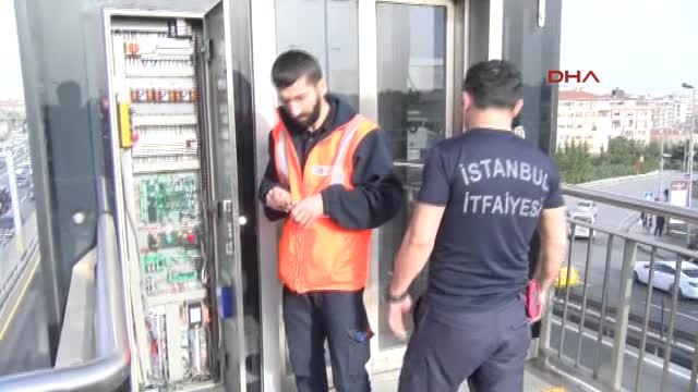 Bahçelievler Metrobüs Durağında Asansör Kabusu! Kadın ve Çocuklar 25 Dakika Mahsur Kaldı