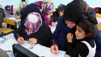 Okuma yazma kursuna torun ve çocuklarıyla gidiyorlar - ANKARA
