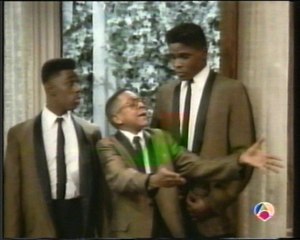 Cosas de Casa Steve Urkel canta a Laura MY GIRL ( MI CHICA )