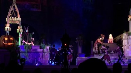 Halloween Party at Walt Disney World! Magic Kingdom Mayhem