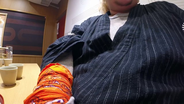 Caméra sur le tapis roulant d'un Kaitenzushi