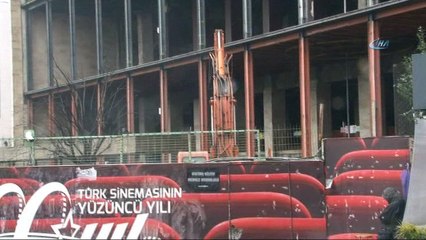 Taksim’de AKM’nin çatısında yıkım çalışmaları başladı