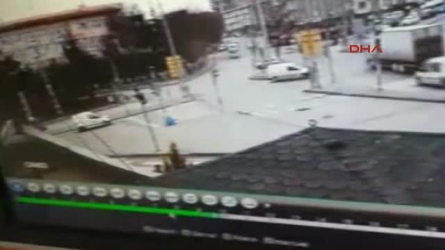 Ankara'da Ambulans ile Otomobil Çarpıştı 6 Yaralı