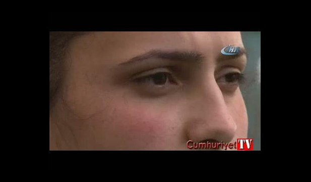 Kadın futbolcuya erkek antrenörden saldırı