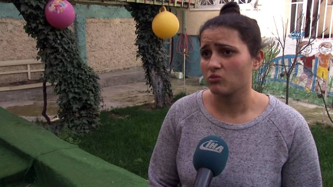 Kadın futbolcuya erkek antrenörden saldırı