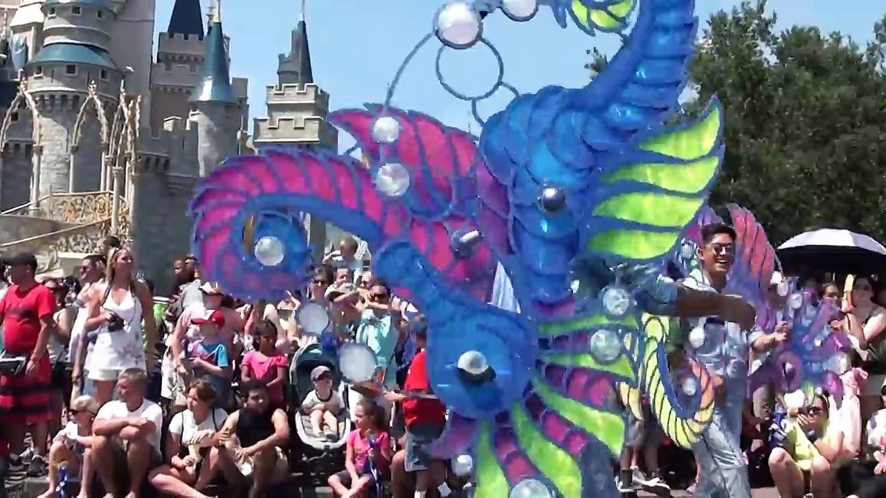 Peppa Pig Family in Disney World: Disney Princess Parade - Anna, Elsa, Cinderella, Belle, Ariel