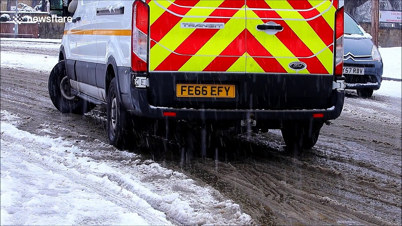 Good Samaritans help drivers struggling in Yorkshire snow