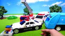 アンパンマン おもちゃアニメ パトカー ピーポーピーポー 消防車と救急車❤はたらく車 こまってる人はいないかなぁ？
