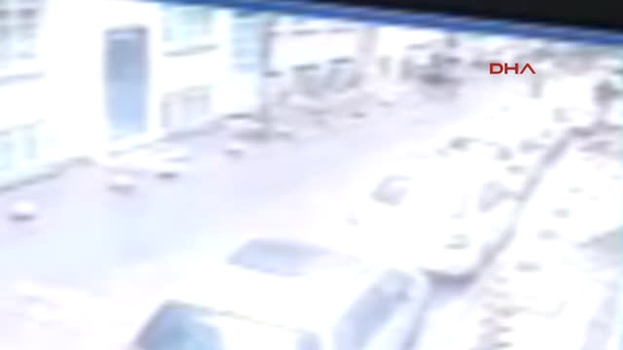 Cihangir'de İstinat Duvarının Çökme Anı Kamerada