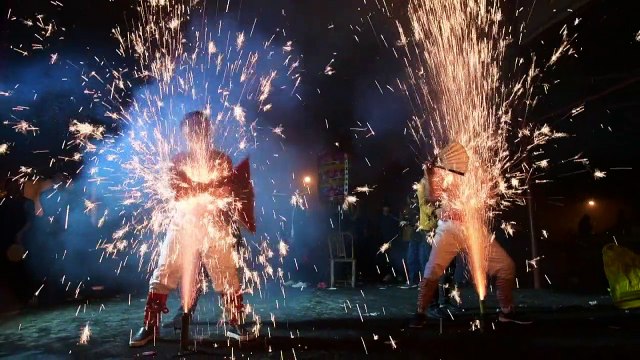 Chinese villagers 'eat' sparks to ring in Year of the Dog