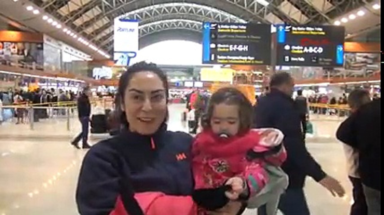 Sabiha Gökçen Havalimanı’nda dünya kadınlar günü dolayısıyla ayna dağıtıldı