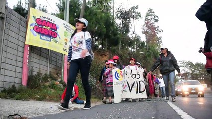 Niñas marchan en Guatemala en memoria de fallecidas en incendio