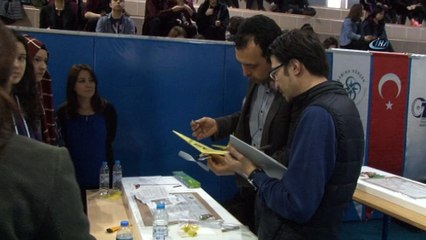 'Model Uçak Yapma ve Uçurma Yarışması' kadınlardan yoğun ilgi