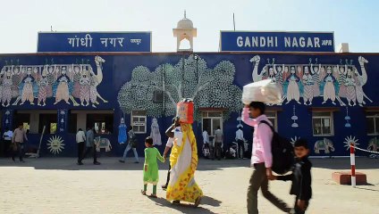 Des femmes aux commandes d’une gare en Inde