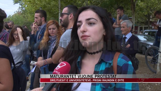 Maturantët vijojnë protestat - News, Lajme - Vizion Plus