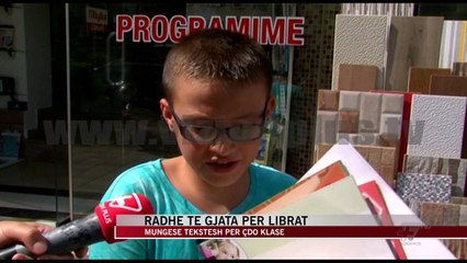 Radhë të gjata për librat shkollorë - News, Lajme - Vizion Plus