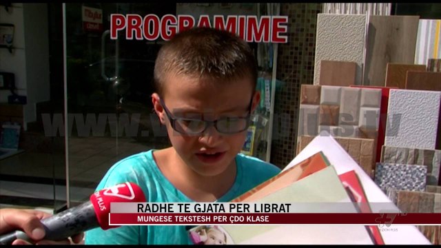 Radhë të gjata për librat shkollorë - News, Lajme - Vizion Plus