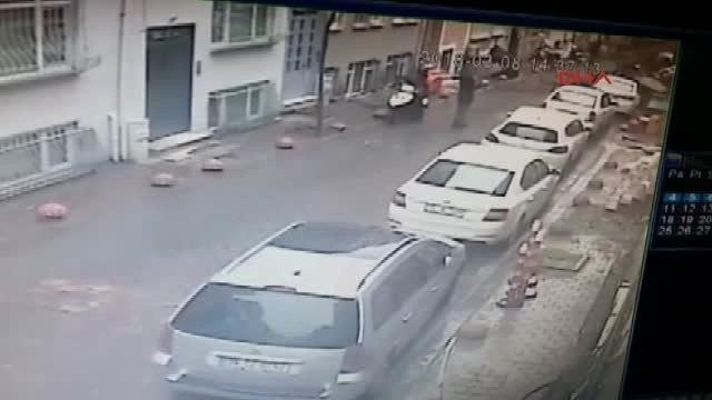 Cihangir'de İstinat Duvarının Çökme Anı Kamerada