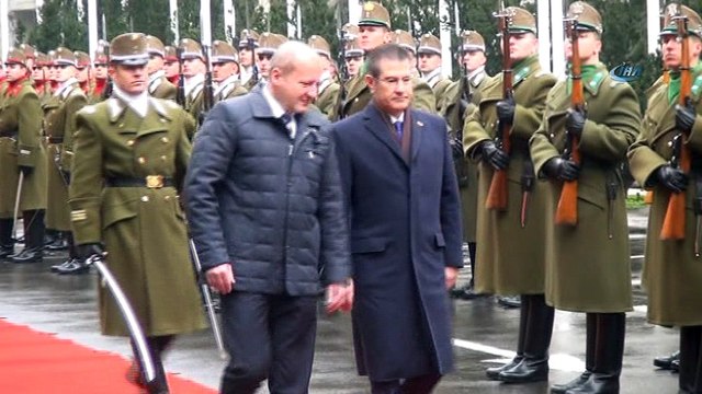 - Milli Savunma Bakanı Canikli Macaristan’da- Milli Savunma Bakanı Nurettin Canikli:- “Mücadelemiz Teröristler Tamamen Temizleninceye Kadar Devam Edecek'- “Macar Halkı, Türk Halkının Dostu Olan Bir Halk”