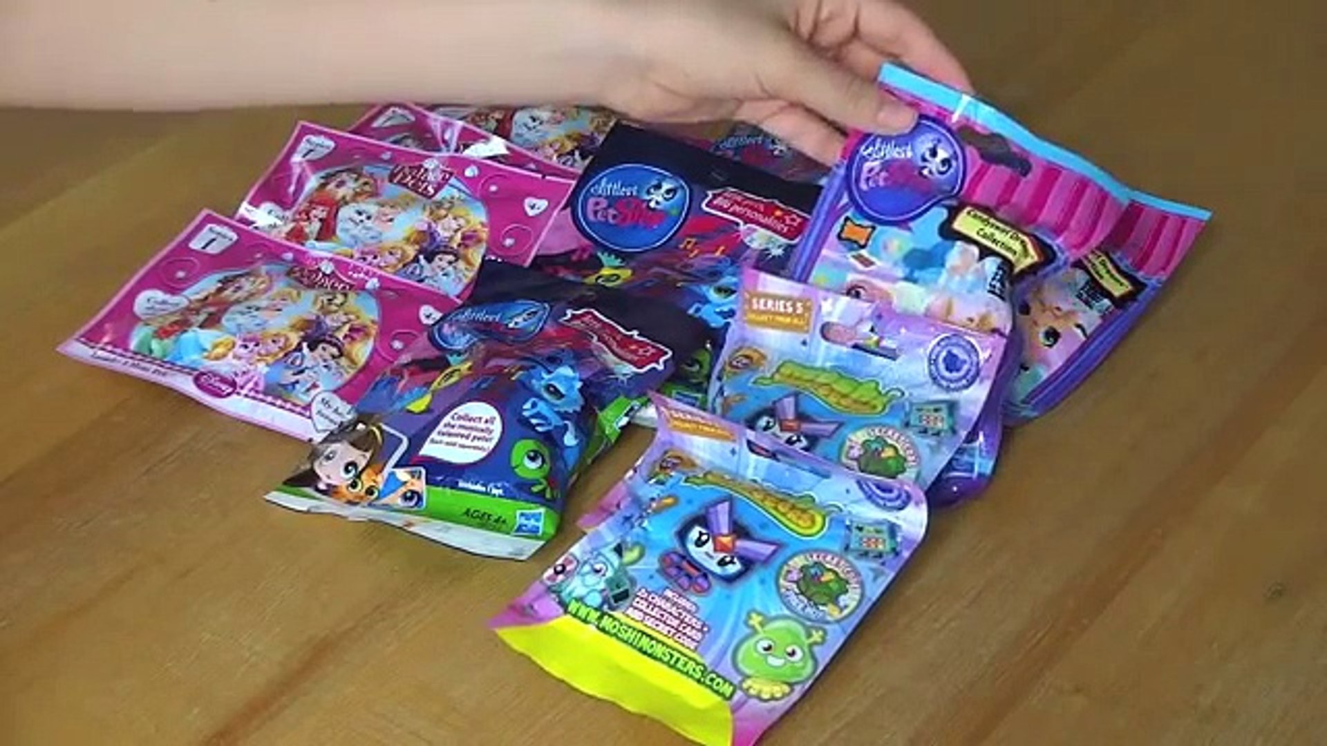 ⁣11 BLIND BAGS DISNEY PRINCESS LITTLEST PET SHOP MOSHI MONSTERS GIRLS TOYS