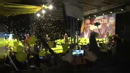 "M5s? Una specie di sarchiapone. Renzi? Vecchio passato per nuovo".