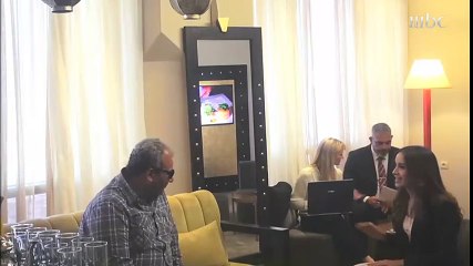 الحلقة 7 - بيومي فؤاد يقع في موقف مضحك للغاية #‏رامز_بيلعب_بالنار #‏رمضان_يجمعنا