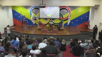 Yulimar Rojas, la bicampeona de triple salto, felicita a Ana Peleteiro