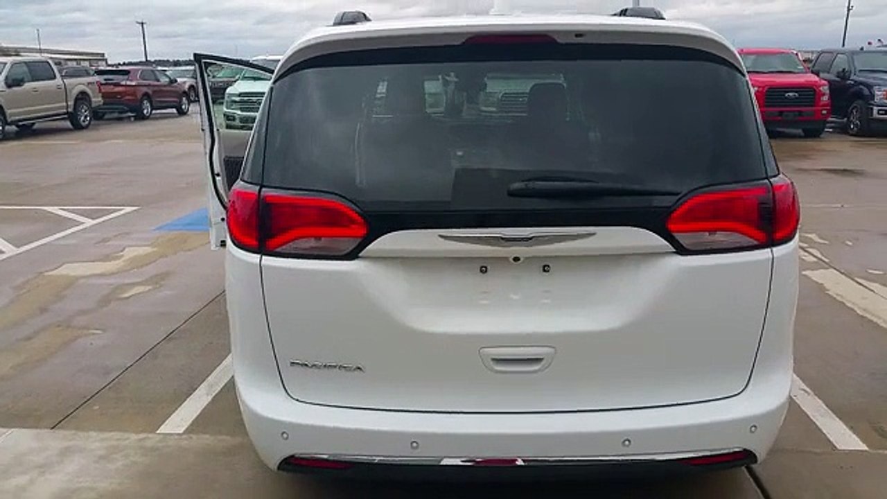 2017 Chrysler Pacifica Touring McGehee, AR | Chrysler Pacifica Touring McGehee, AR