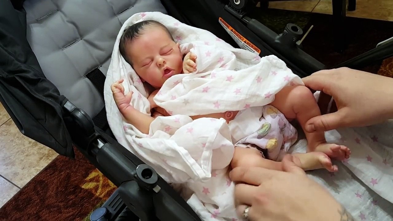 Morning Routine! Changing and Feeding Reborn Baby Doll! Fake Baby! Nlovewithrebornsnew!