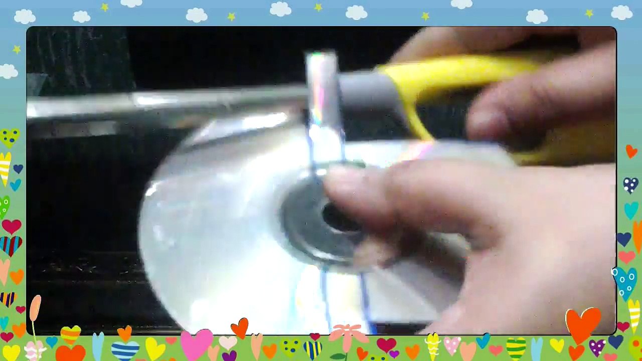 DIY mobile phone holder made from old cd