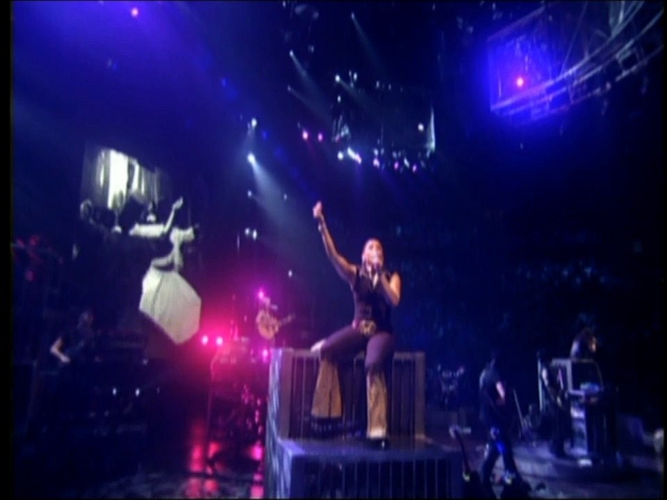 Madonna – Secret | Live: 2001 | Madonna: Drowned World Tour 2001