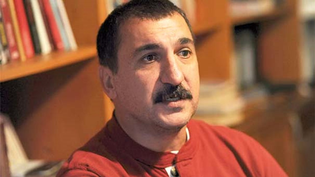 Kız Kardeşini Kaybeden Ferhat Tunç, Acı Haberi Sosyal Medyadan Duyurdu