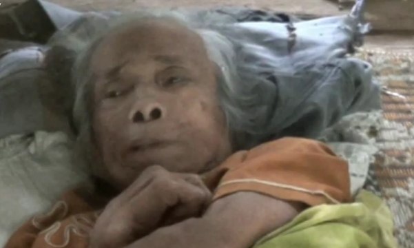 Nenek ini Tinggal di Sebuah Gubuk Selama Bertahun-tahun