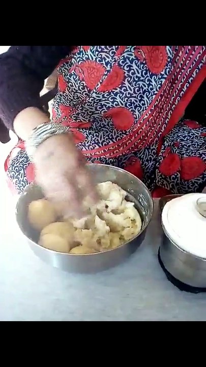 उरद और आलू की अदौड़ी (वड़ी) बनाने का तरीका // Urad aur Alu Ki Adaudi // www.BihariKhana.com