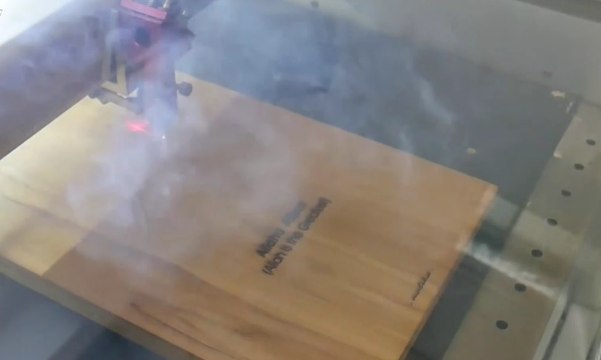 Seni Melukis Kaligrafi Menggunakan Laser