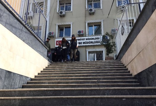 Film Gibi Soygun! Kadın Kasiyer, Kendini Dövdürüp Sevgilisine Hırsızlık Yaptırmış