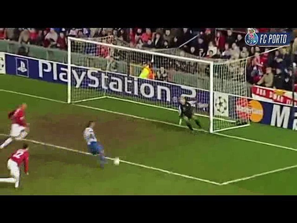 VÍDEO o golo de Costinha que gelou Old Trafford faz 14 anos