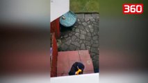 Pronari i shtëpisë po filmonte live hajdutin duke hyrë në shtëpinë e tij, vjen policia dhe...(360video)