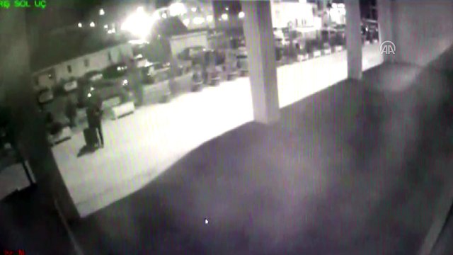 Vergi Dairesi Başkanlığındaki patlama - Patlayıcıların bırakılma anı kamerada - ANKARA