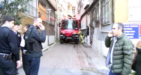 Fatih'te Spor Hocası İki Kişiyi Rehin Alıp Evini Ateşe Verdi