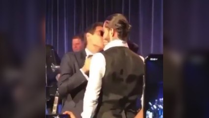 Marc Anthony simula beso con Maluma y encienden las redes