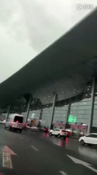 Le toit de cet aéroport chinois s'effondre subitement à cause du vent