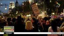 Miles de mujeres marchan en Barcelona en defensa de sus derechos