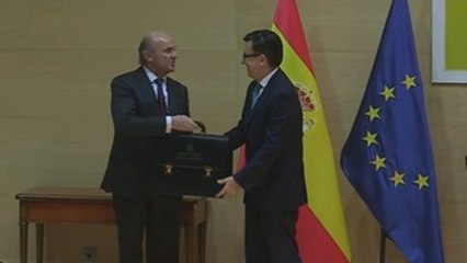 De Guindos hands over Spanish economy ministry to Roman Escolano