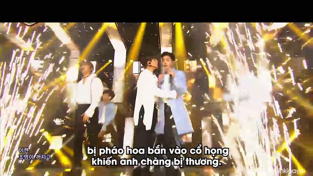 Đang trình diễn trên sân khấu, thành viên iKON bất ngờ bị pháo bắn vào cổ họng bị thương