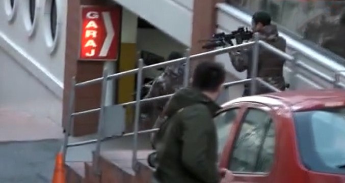 Taksim Meydanı'nda Yaşanan Silahlı Çatışmanın Görüntüleri Ortaya Çıktı