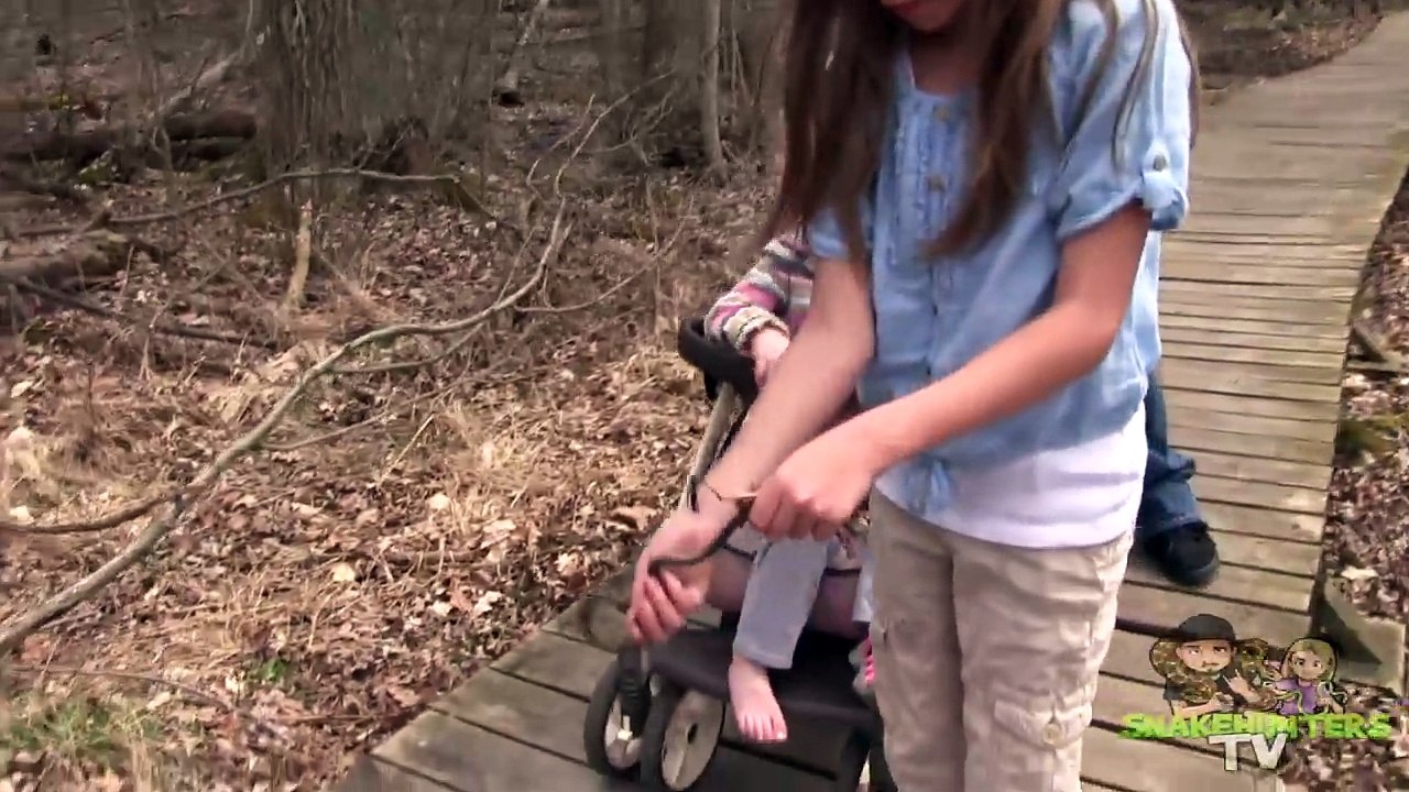 Catching Snakes In The Snow! Michigan Girls Herping