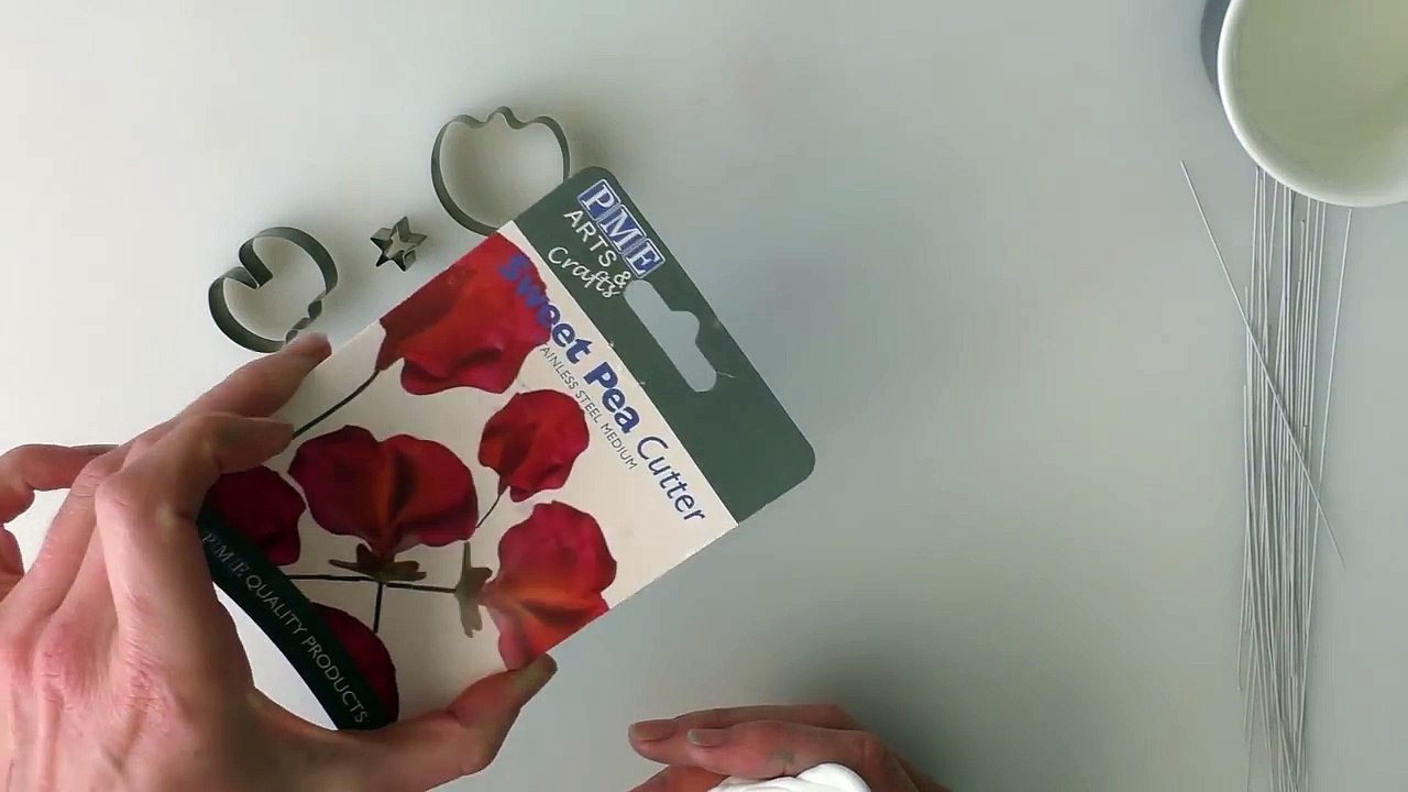 Sweet peas: How to make gum paste sweet peas for cakes