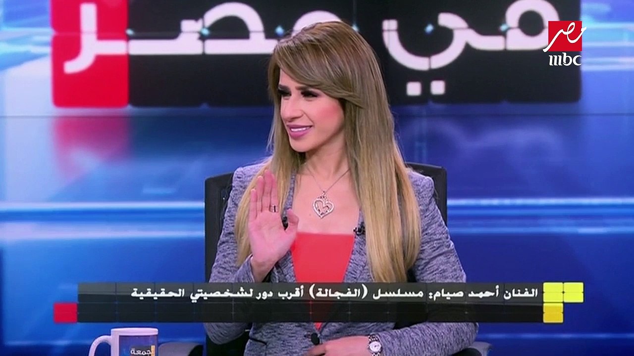 بهذه الطريقة .. يطلب الزعيم من الفنانين العمل معه